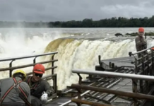 Las Cataratas del Iguazú, bajo alerta amarilla tras una crecida histórica y la muerte de un turista