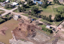 El Municipio profundiza el reservorio del barrio Ginés Benítez y continúa con obras para mejorar el escurrimiento del agua